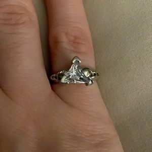 Trillion cut ring